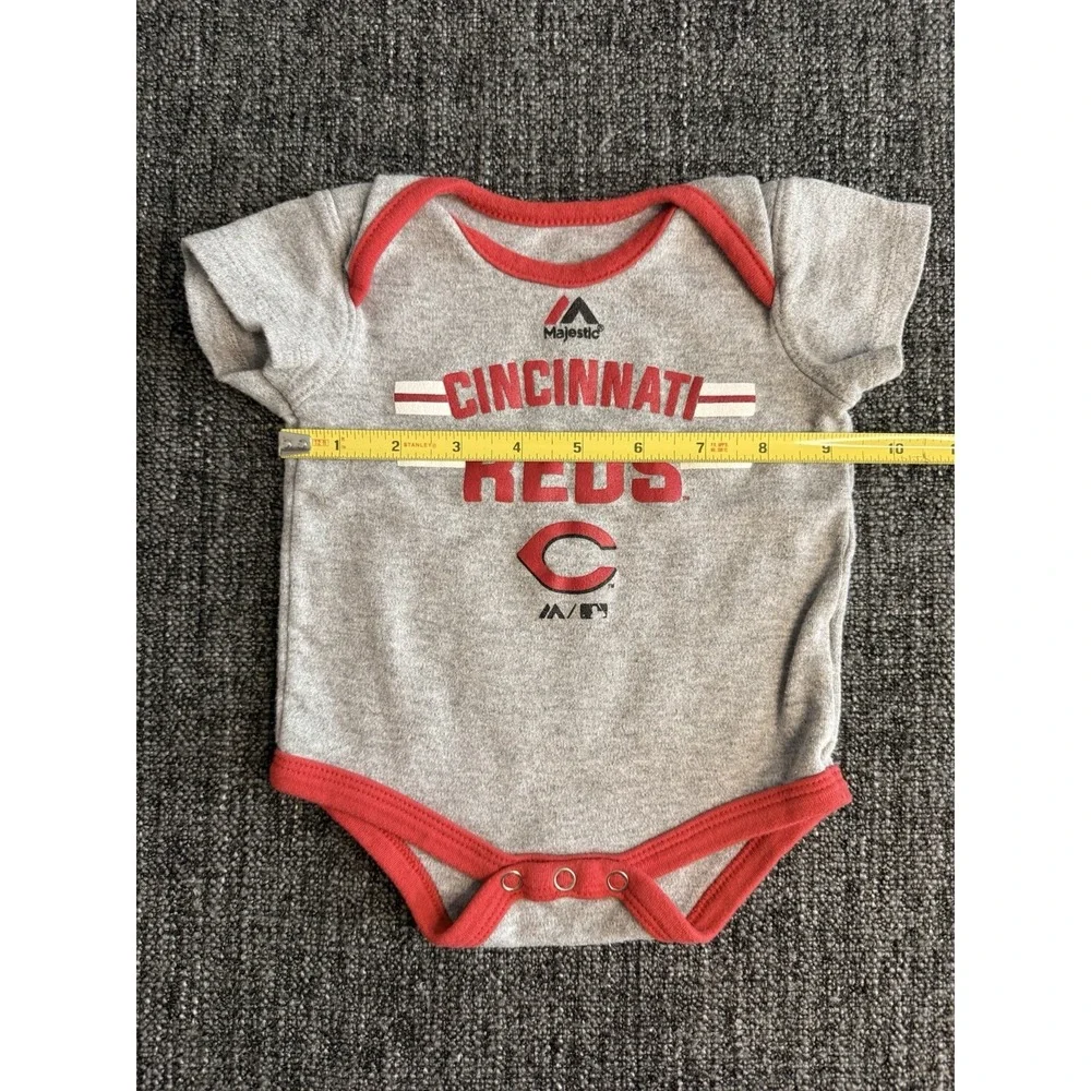Cincinnati Reds Majestic Baseball 0-3M Diaper Shirt